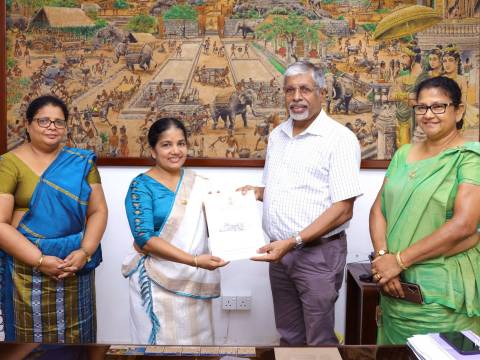 දෙනුවර කලාප අධ්‍යාපන කාර්යාලයට නව අධ්‍යක්ෂවරියක් පත් කෙරේ